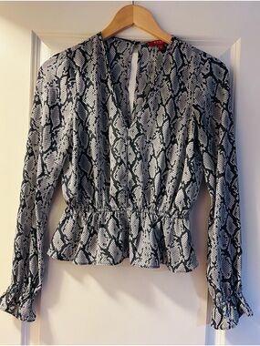 GUESS Black & White Snake-Print Peplum Blouse